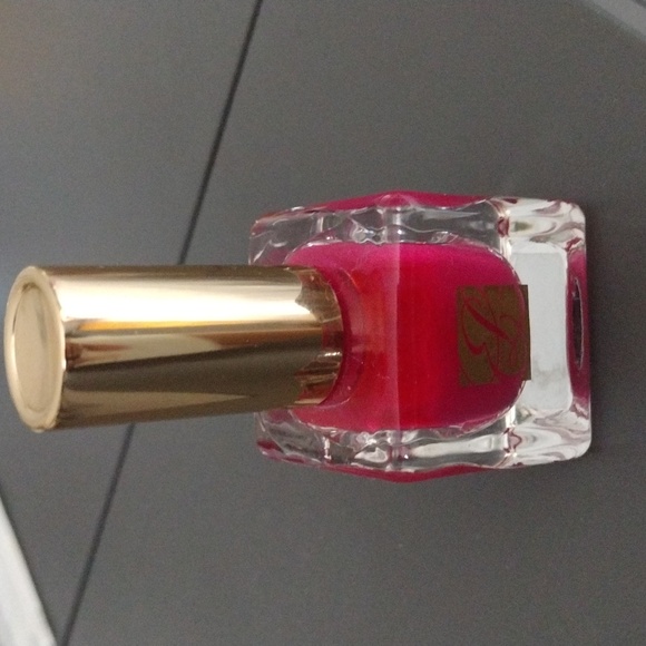 Estee Lauder Nail polish - Picture 3 of 3